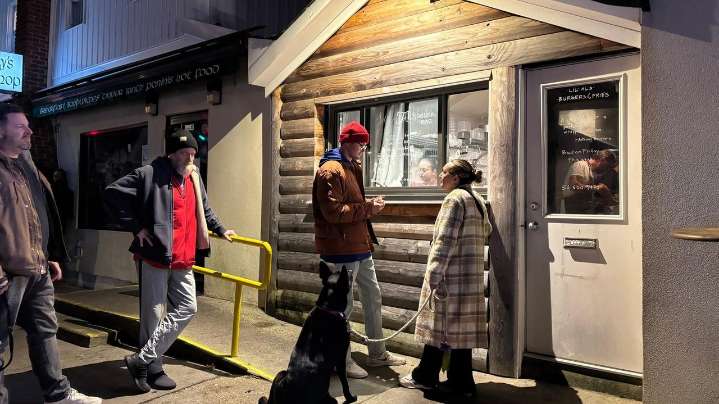 Top chef opens Lil' Al's burger spot in Long Beach