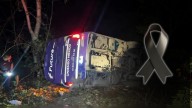 Volcadura de autobús Futura deja 5 fallecidos