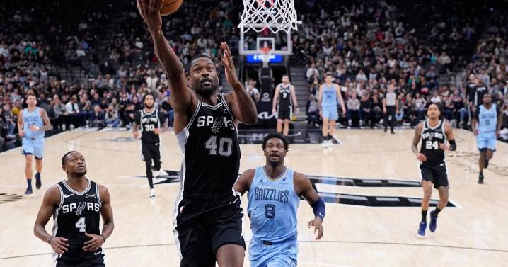 Harrison Barnes scores 31 points as the San Antonio Spurs beat the Memphis Grizzlies 126
