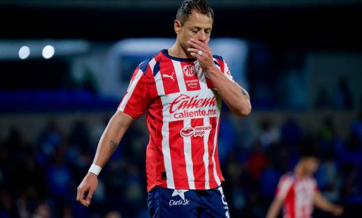 De figura mundial a incógnita total: la abrupta caída del valor de Chicharito