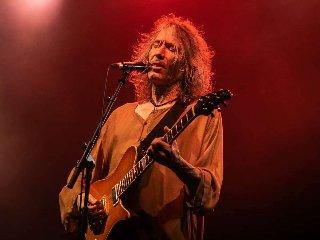 Fallece Robe Iniesta, roquero y poeta de espíritu indomable