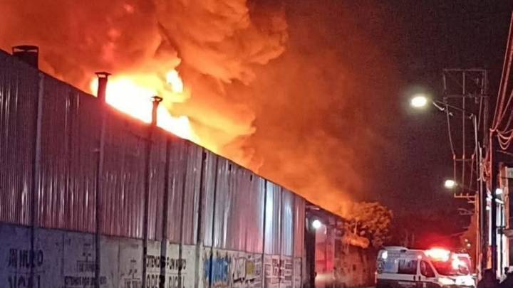 Reportan incendio en fábrica de textiles en centro de Ixtapaluca: Video