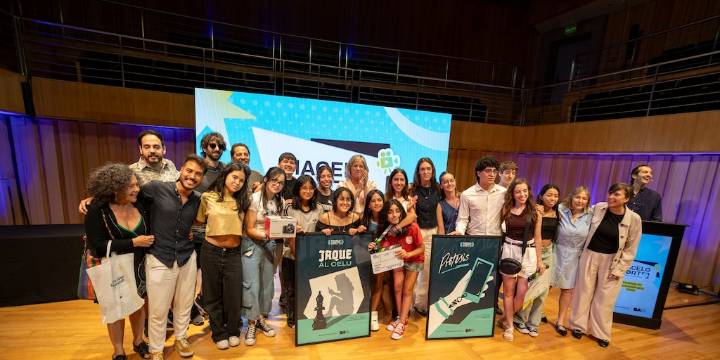 El Ministerio de Educación de la Ciudad premió tres cortos de estudiantes que promueven el uso responsable de dispositivos digitales