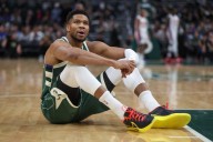 Antetokounmpo leaves Bucks' game with Pistons due to right calf strain