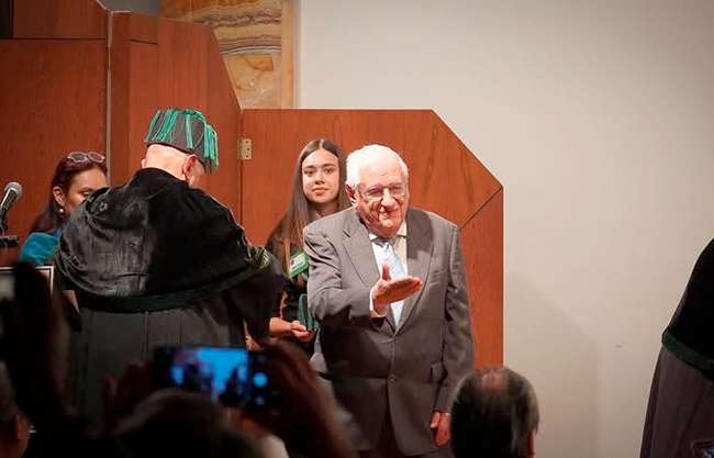 Condecoran con la Gran Orden de Honor Nacional al Mérito en Comunicación y la Historia a “Catón”