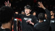 Blazers rookie Yang Hansen makes first NBA start