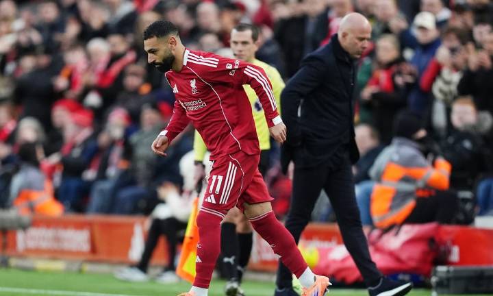 Liverpool FC: Arne Slot reveals 'easy' Mohamed Salah decision as star back with a bang