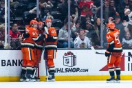 Ducks blow past Blackhawks in lopsided rout