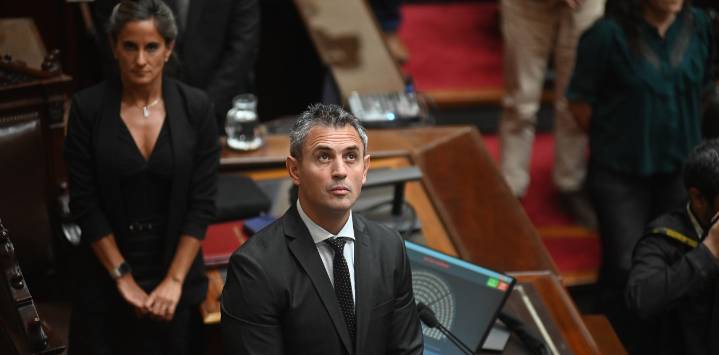 Juran los nuevos diputados y el Gobierno celebra que se convertirá en la primera minoría