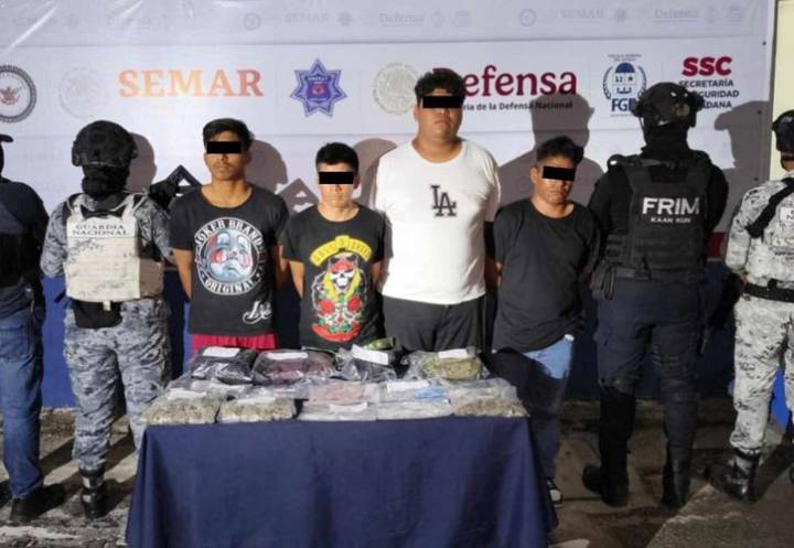 Detienen a cuatro presuntos narcomenudistas durante operativo conjunto en Cancún