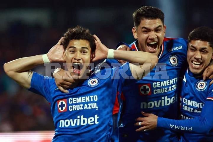 Cruz Azul derrota a las Chivas y accede a Semifinales