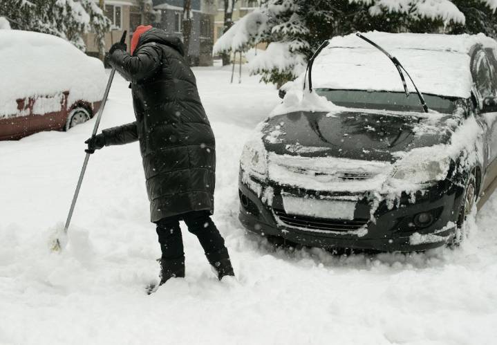 Vías complicadas y martes frío tras la nevada en Indy