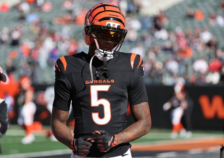 Deadspin | Bengals WR Tee Higgins clears protocol, set to face Bills