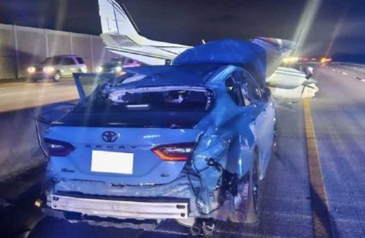 Avioneta cae sobre auto particular en carretera de Florida (Video)