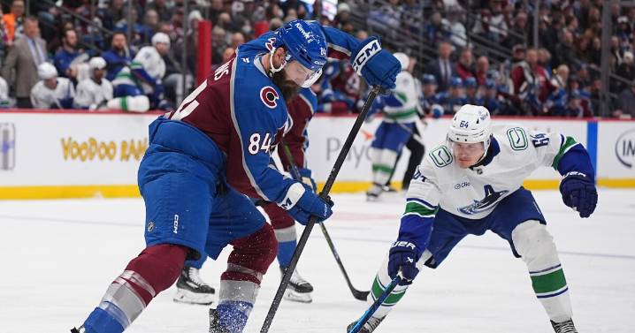 MacKinnon scores twice as the Avalanche beat the Canucks 3