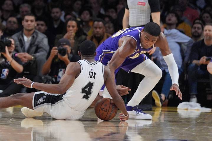 Lakers again use traditional court for NBA Cup quarterfinal vs. Spurs