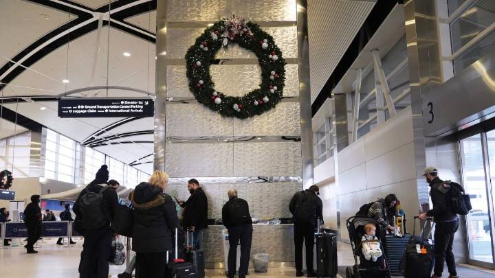 Extranjeros que viajen a EU sin visa podrían enfrentar revisión de redes sociales