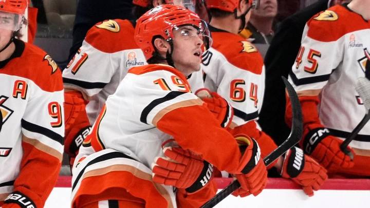 Beckett Sennecke beats the buzzer to force OT and Ducks win shootout to beat Penguins 4