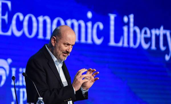 Sturzenegger reconoció una baja en las indemnizaciones: “Es para todos”