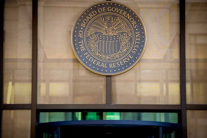 Divided Fed set to announce decision on interest rates