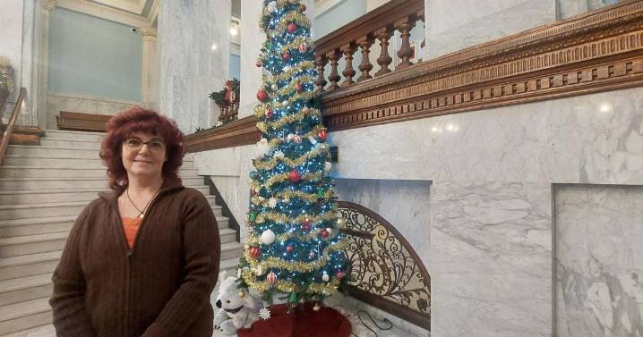 In the Spotlight | 'Festive' glow: Somerset courthouse decorated for holidays