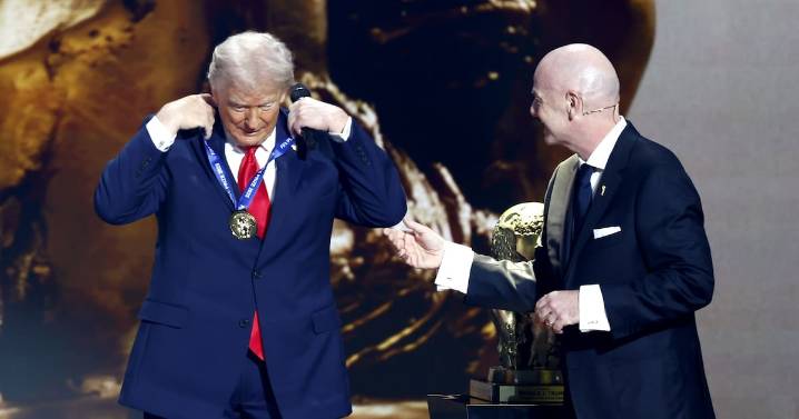 La FIFA entregó a Donald Trump un “premio de la paz” después de no haber ganado el Nobel