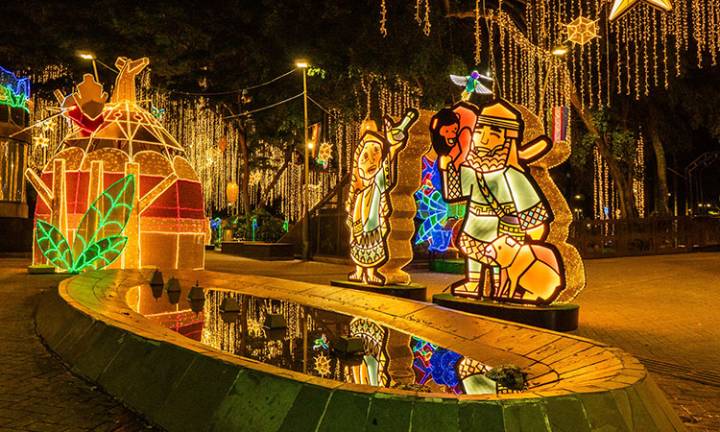 Alumbrado navideño de Cali 2025 deslumbra con 4.000 figuras
