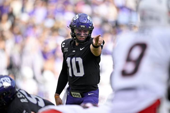 Deadspin | Josh Hoover leads TCU’s offensive outburst in weather-delayed rout of Cincinnati