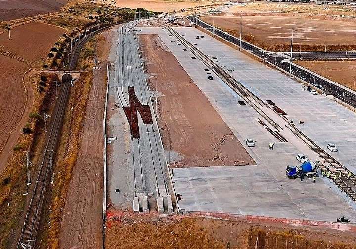 El contrato definitivo para poner en marcha el puerto seco de Salamanca: gestión externa por objetivos y 25 años