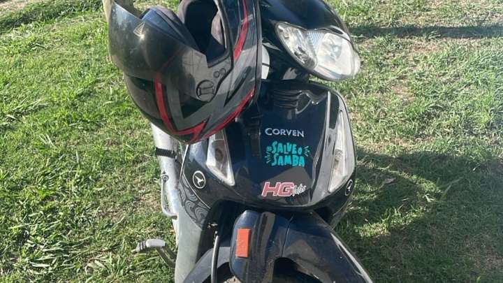 Colisión de un auto y una moto en Carlos Ortiz y Coronel Suárez