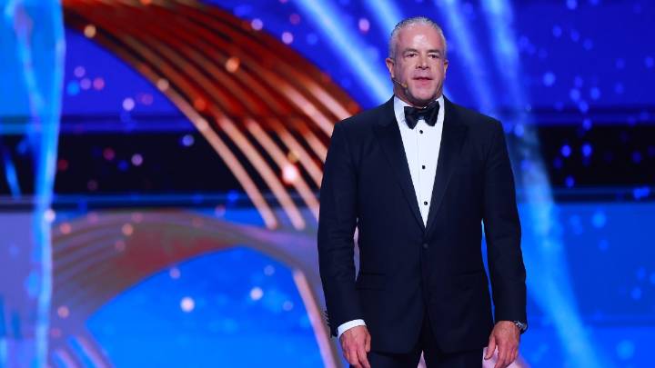 Bloquean cuentas bancarias de dueño de Miss Universo en México tras investigación