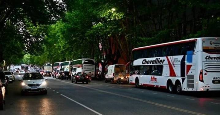 Chocaron tres micros con hinchas de Estudiantes de La Plata
