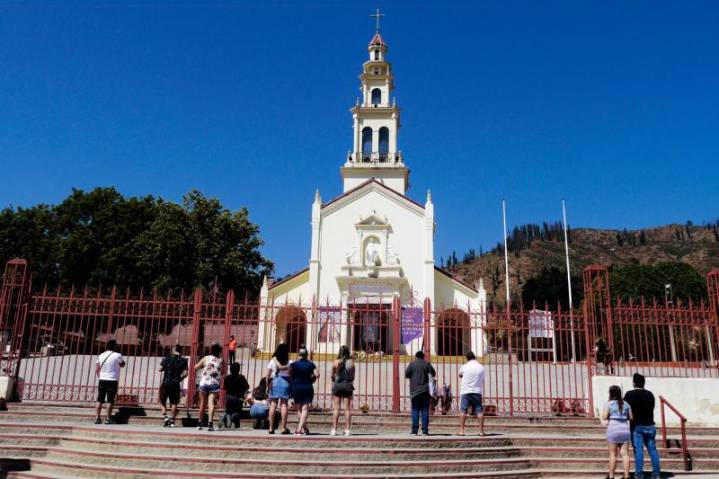 Mujer falleció de un paro cardíaco durante peregrinación a Lo Vásquez