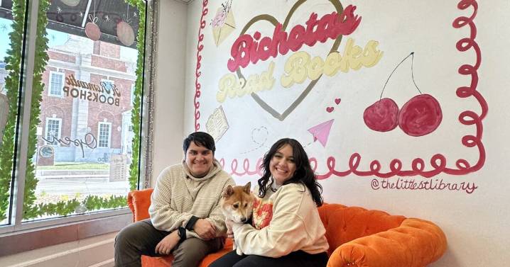 Independence Square gets a new romance bookstore that embraces its owner’s Latina heritage