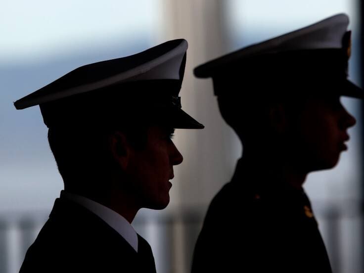 “Me mordió el cuello”: ex funcionaria de la Armada denuncia acoso y asegura que su despido fue “por represalia”