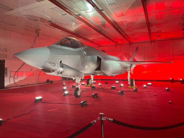 Polish rearmament plan banks on US weapons bought with EU backing