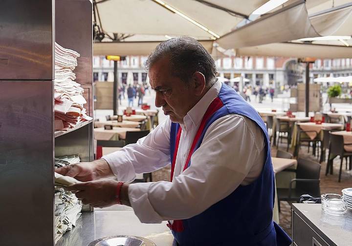 Los expertos de Trabajo recomiendan subir el salario mínimo entre 37 y 56 euros al mes