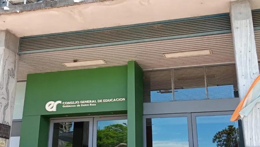 Docentes reclaman al Consejo de Educación el pago adeudado del Plan de Alfabetización