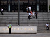 China executes financer on graft charges
