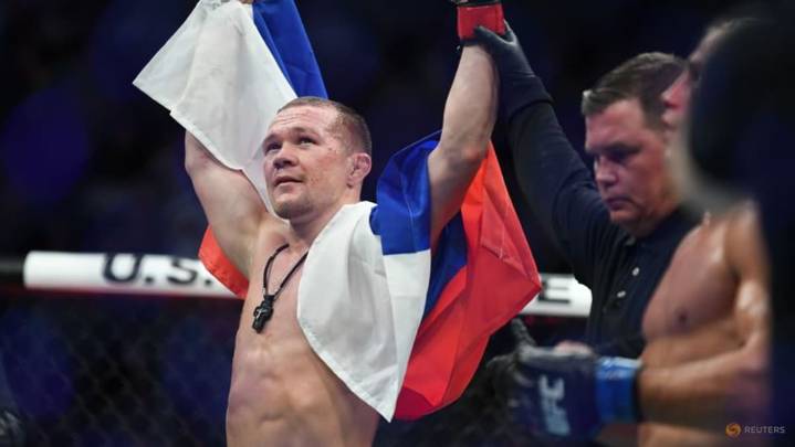Yan beats Dvalishvili on points to claim UFC bantamweight title