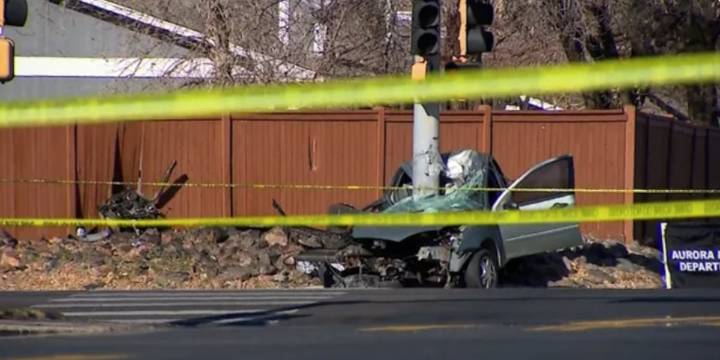 2 in stolen car killed following police chase in Aurora