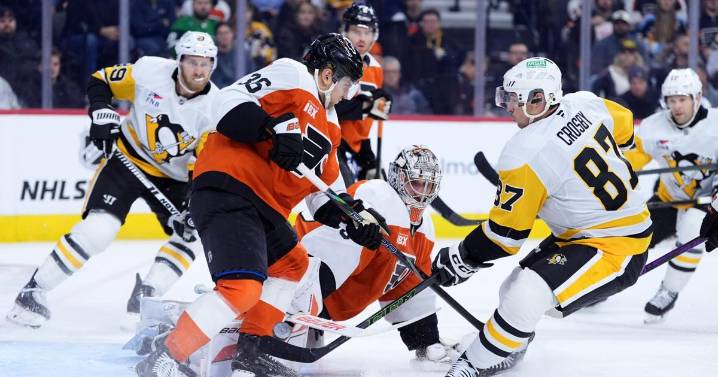 Sidney Crosby nears Mario Lemieux's Penguins points record with 2 goals against Flyers