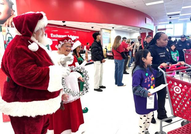 San Jose students get a holiday treat thanks to Shop With a Cop program