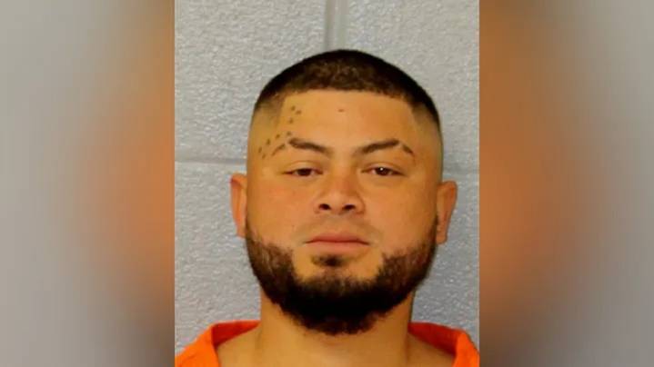 Indocumentado con múltiples deportaciones acusado de apuñalar a pasajero en tren ligero de Charlotte