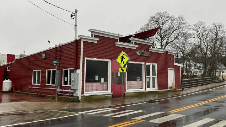 Shuttered Shelter Island restaurant ensnared in ownership dispute