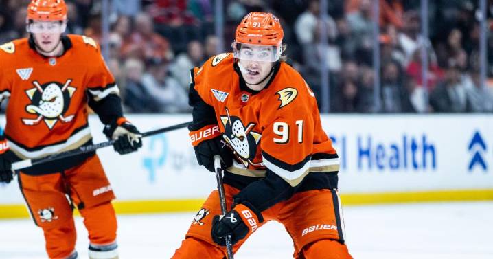 Leo Carlsson and Beckett Sennecke lead Ducks to blowout win over Blackhawks