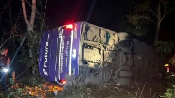 Al menos 5 muertos y 20 lesionados por accidente de autobús en Tlanchinol, Hidalgo