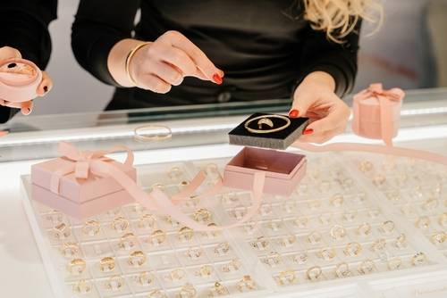 How Argyle Diamonds Add a Pop of Colour to Classic Jewellery Collections