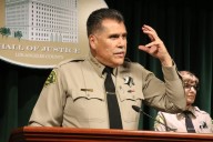 Celebran el uso de cámaras corporales en cárceles del condado de Los Ángeles