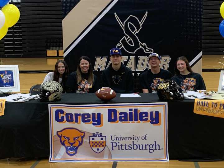 Seguin four-star quarterback Corey Dailey signs with Pitt